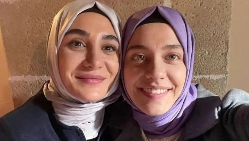 Kızıl Goncalar’ın senaristi: Goncaları, muhafazakar veya seküler fark etmez, bütün kadınlar olarak düşündüm 10 Kızıl Goncalar’ın senaristi: Goncaları, muhafazakar veya seküler fark etmez, bütün kadınlar olarak düşündüm