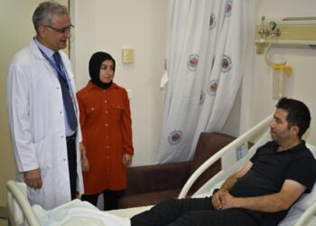 Kafatasına yerleştirilen ‘işitme implantı’ sayesinde duymaya başladı
