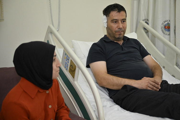 Kafatasına yerleştirilen ‘işitme implantı’ sayesinde duymaya başladı