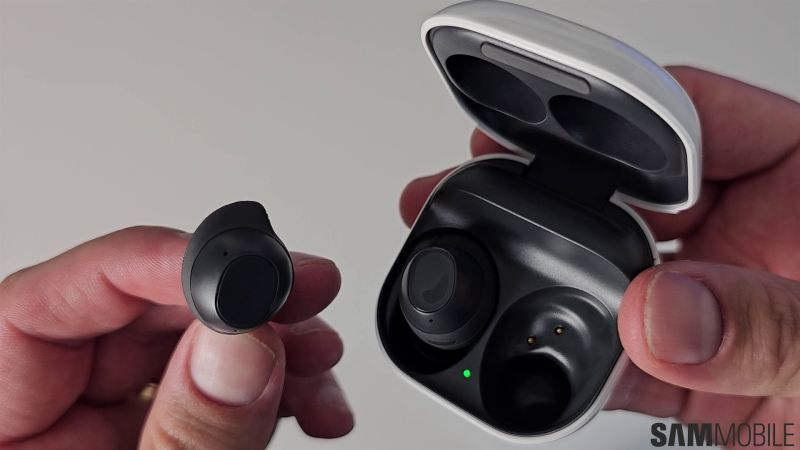 Samsung kulaklık kulağında patlayan genç artık duyamayacak 3 Samsung kulaklık kulağında patlayan genç artık duyamayacak