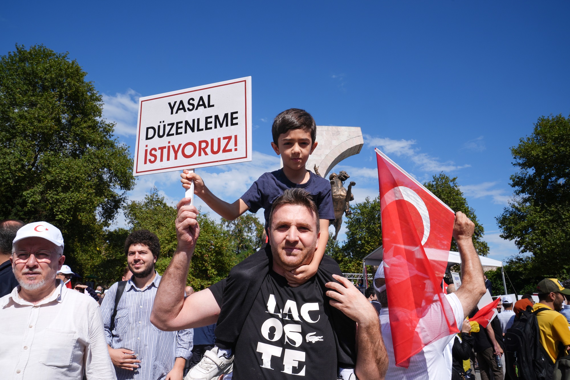 İstanbul'da LGBT karşıtı yürüyüş 3 İstanbul'da LGBT karşıtı yürüyüş