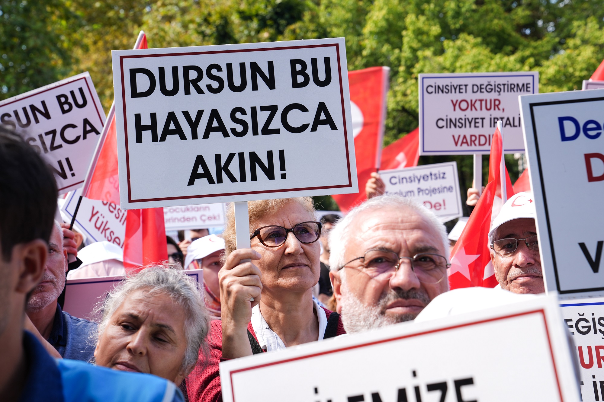 İstanbul'da LGBT karşıtı yürüyüş 4 İstanbul'da LGBT karşıtı yürüyüş