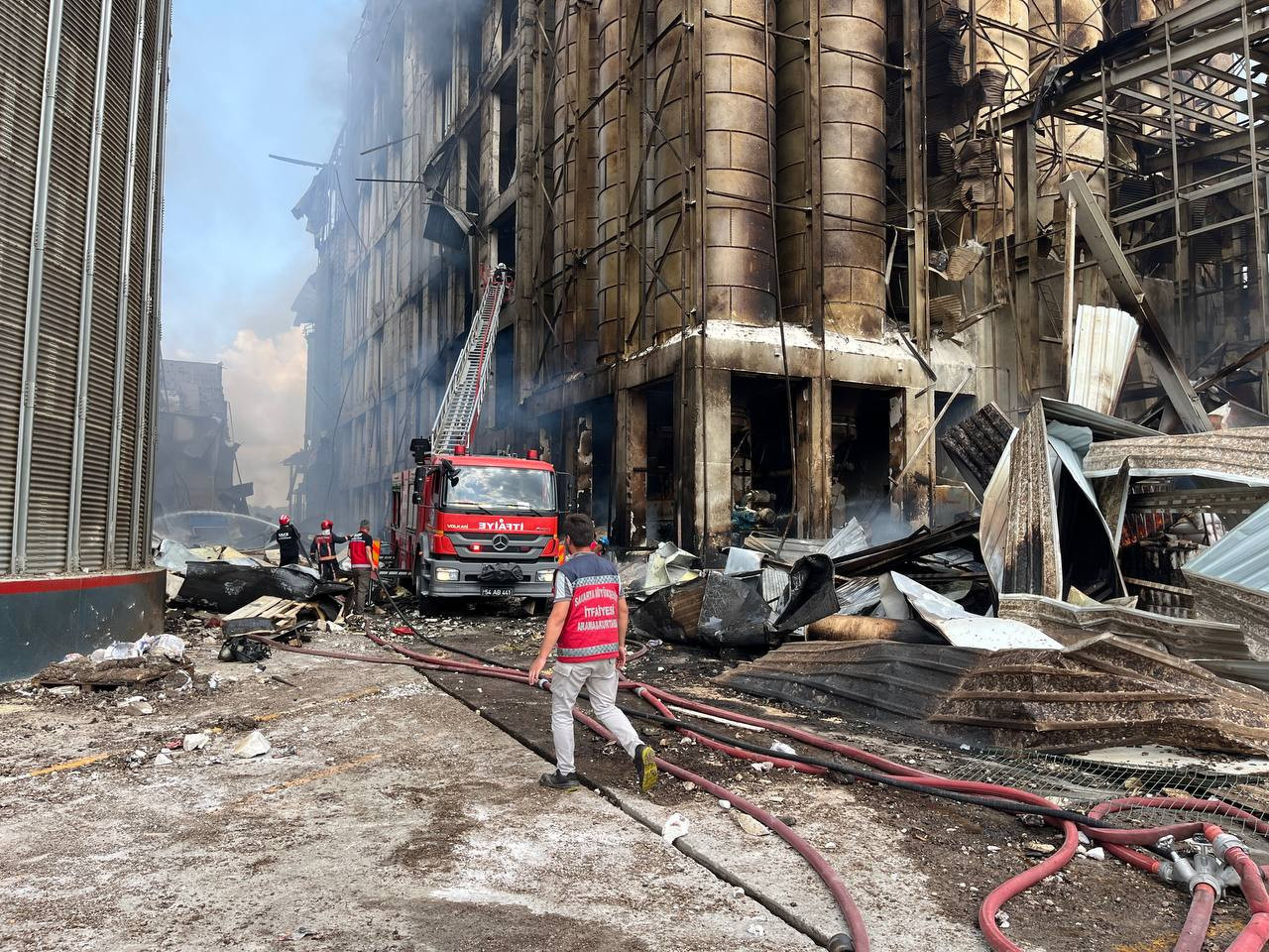 Sakarya'da makarna fabrikasında patlama: 21 yaralı 2 Sakarya'da makarna fabrikasında patlama: 21 yaralı