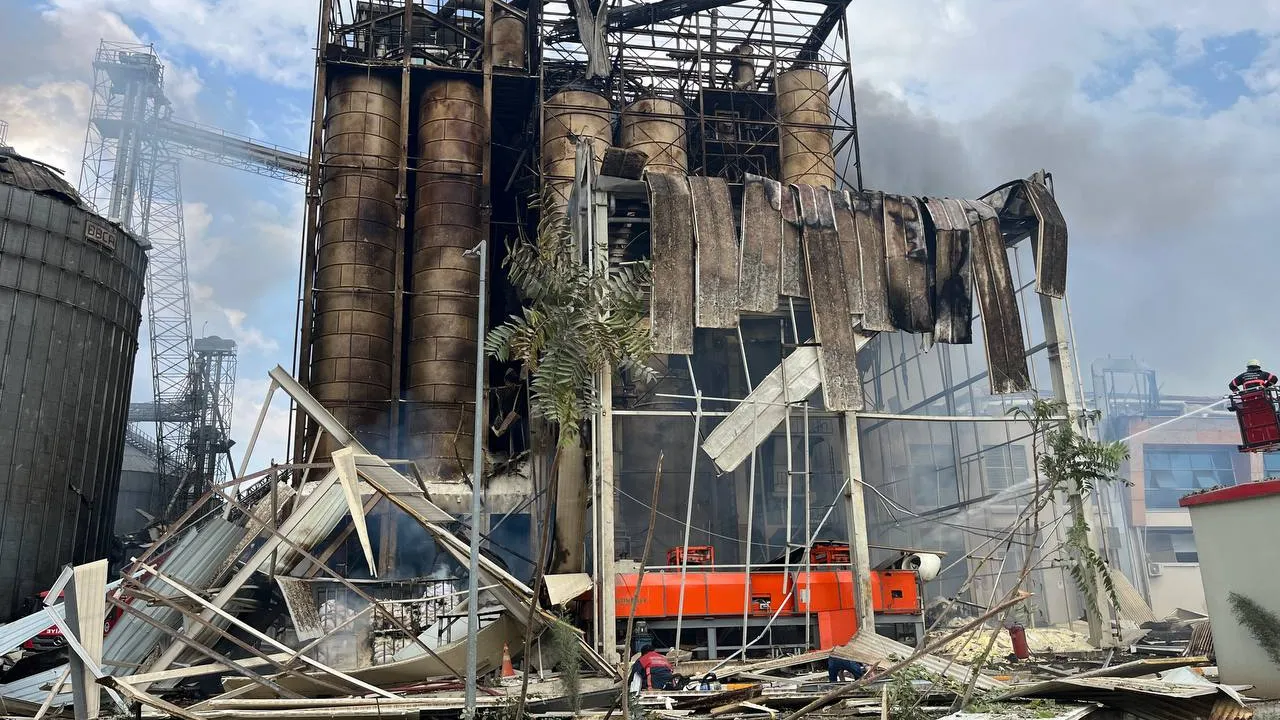 Sakarya'da makarna fabrikasında patlama: 21 yaralı 3 Sakarya'da makarna fabrikasında patlama: 21 yaralı