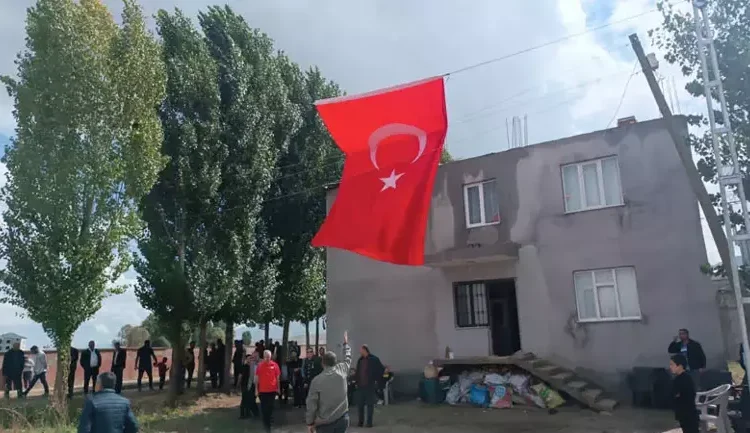 Şehit ateşi yine yoksul evine düştü! 1 Şehit ateşi yine yoksul evine düştü!