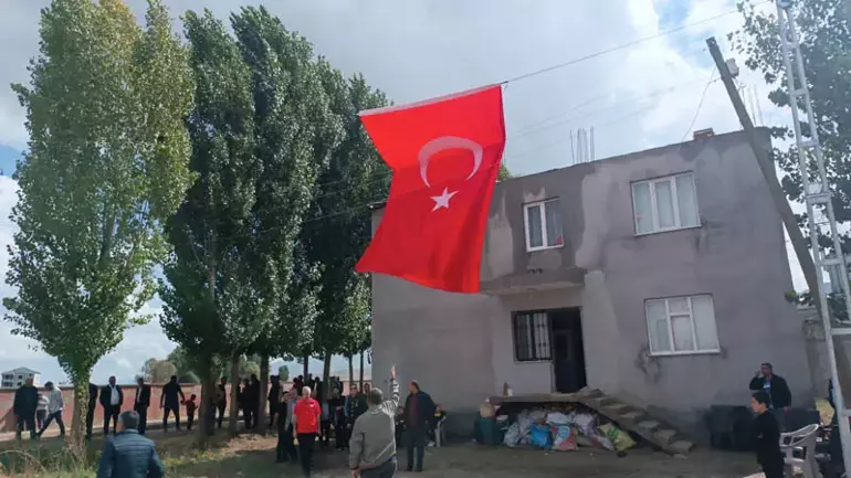 Şehit ateşi yine yoksul evine düştü! 3 Şehit ateşi yine yoksul evine düştü!