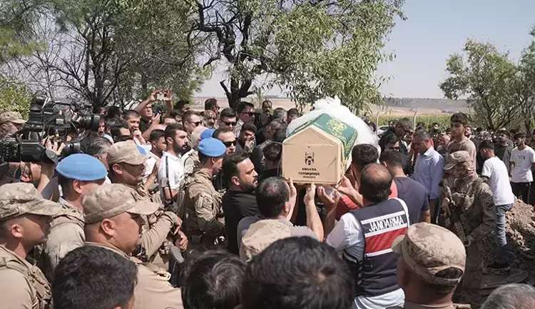 Türkiye'yi ağlatan Narin’in cenaze namazı komşu köyde kılındı 1 Türkiye’yi ağlatan Narin’in cenaze namazı komşu köyde kılındı