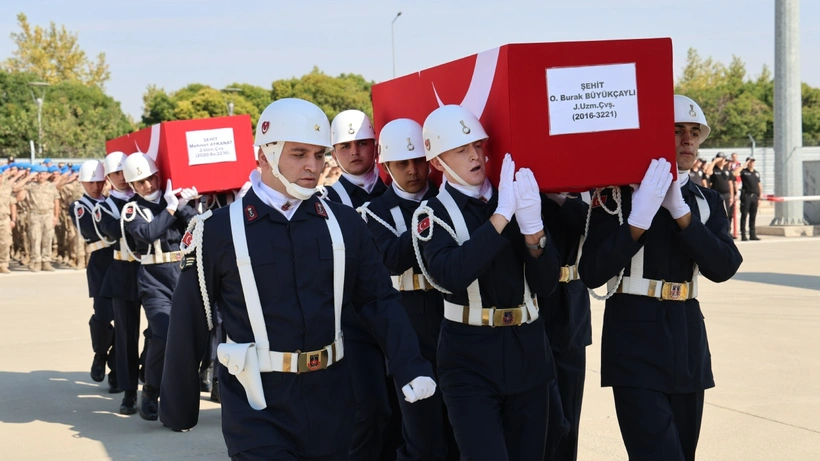 Tunceli’de şehit olan 4 asker memleketlerine uğurlandı 3 Tunceli’de şehit olan 4 asker memleketlerine uğurlandı