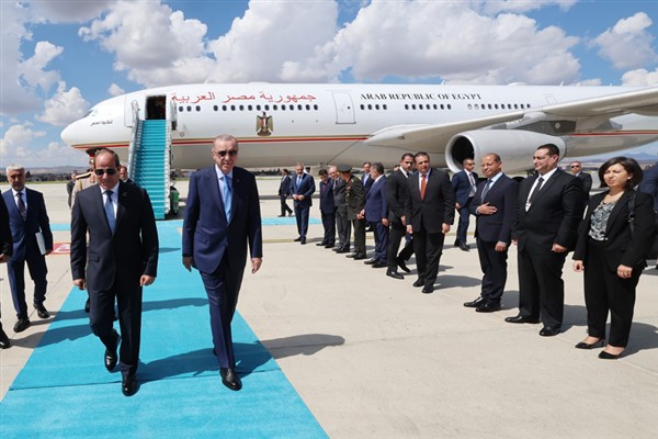 Sisi, 12 yıl sonra Ankara'da; Erdoğan havalimanında karşıladı 2 Sisi, 12 yıl sonra Ankara'da; Erdoğan havalimanında karşıladı