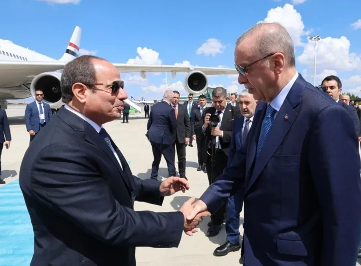 Sisi, 12 yıl sonra Ankara'da; Erdoğan havalimanında karşıladı 1 Sisi, 12 yıl sonra Ankara’da; Erdoğan havalimanında karşıladı