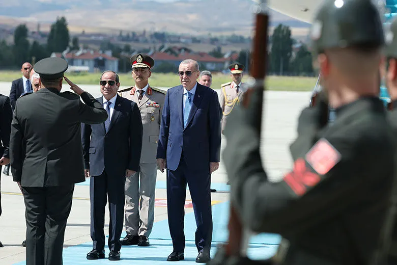 Sisi, 12 yıl sonra Ankara'da; Erdoğan havalimanında karşıladı