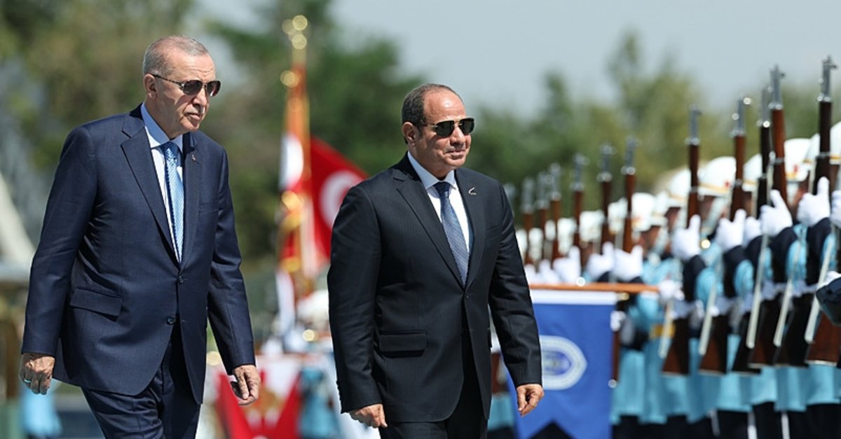 Sisi, 12 yıl sonra Ankara'da; Erdoğan havalimanında karşıladı