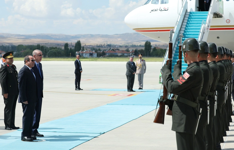 Sisi, 12 yıl sonra Ankara'da; Erdoğan havalimanında karşıladı 6 Sisi, 12 yıl sonra Ankara'da; Erdoğan havalimanında karşıladı