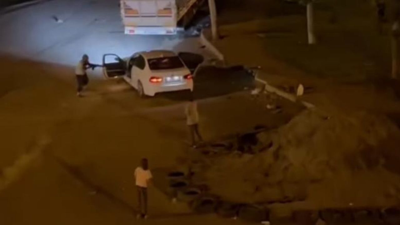 Siverek-Diyarbakır kara yolunda silahlı kavga: 4’ü çocuk 5 yaralı 2 Siverek-Diyarbakır kara yolunda silahlı kavga: 4’ü çocuk 5 yaralı