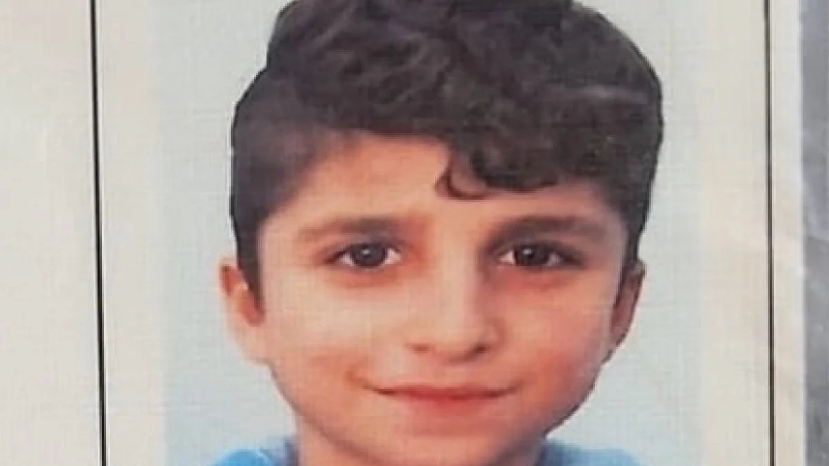 Suriyeli 15 yaşındaki çocuğu, 12 el ateş ederek öldürdüler 2 Suriyeli 15 yaşındaki çocuğu, 12 el ateş ederek öldürdüler