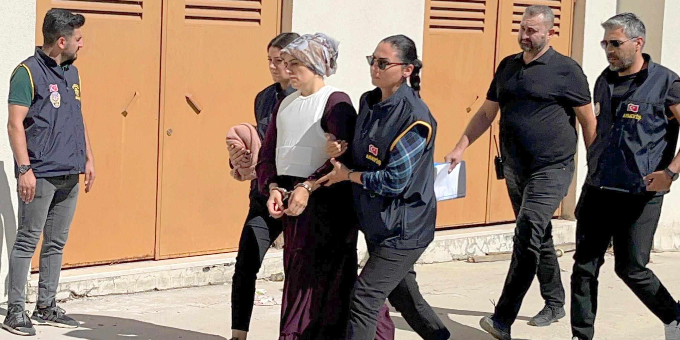 Yetişkin 3 çocuk annesi kadın, kocasını sevgilisiyle birlikte öldürmüş