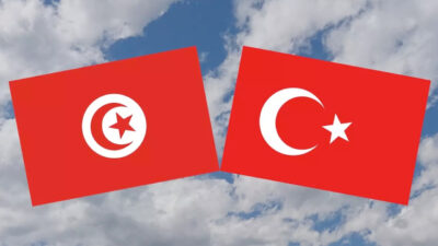 Tunus’ta devletin kullandığı binaya yanlışlıkla asılan Türk bayrağı kriz çıkardı! 4 gözaltı
