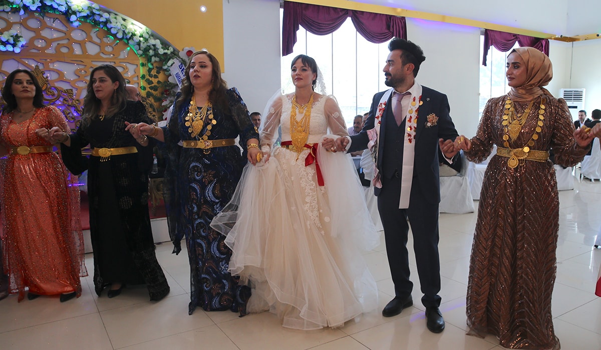 Ukraynalı doktor Nadiia, Hakkari'ye gelin geldi 2 Ukraynalı doktor Nadiia, Hakkari'ye gelin geldi