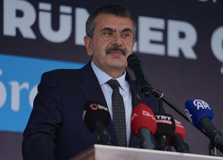 Kitaplara yüzde 300 zam yapan 400 özel okula ceza verildi 1 Kitaplara yüzde 300 zam yapan 400 özel okula ceza verildi