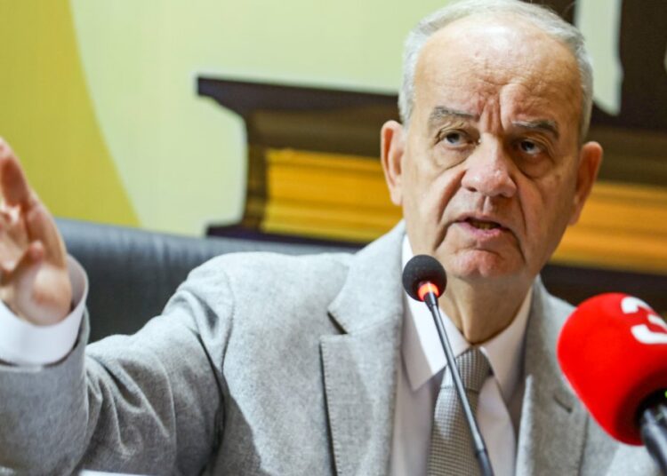 Kitap Fuarı’nda İlker Başbuğ’a tepki: Memleketi FETÖ’ye teslim ettiniz