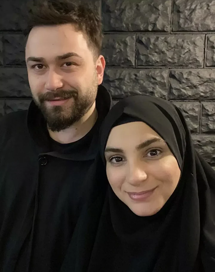 ‘Dekolte giymem’ sözleriyle hatırlanan Popstar Özlem maneviyata yöneldi, tesettüre girdi 11 ‘Dekolte giymem’ sözleriyle hatırlanan Popstar Özlem maneviyata yöneldi, tesettüre girdi