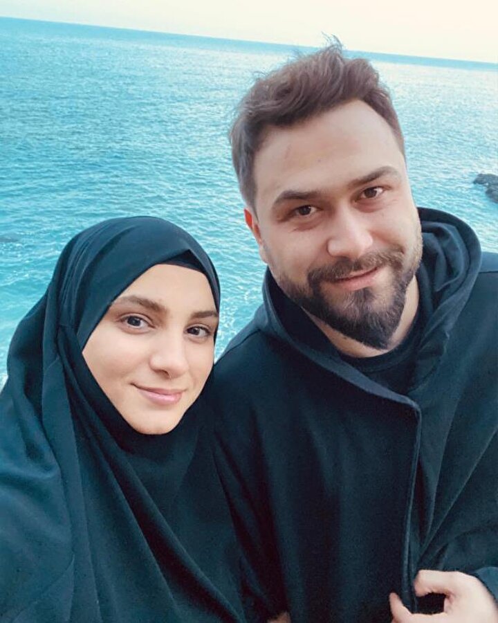 ‘Dekolte giymem’ sözleriyle hatırlanan Popstar Özlem maneviyata yöneldi, tesettüre girdi 13 ‘Dekolte giymem’ sözleriyle hatırlanan Popstar Özlem maneviyata yöneldi, tesettüre girdi