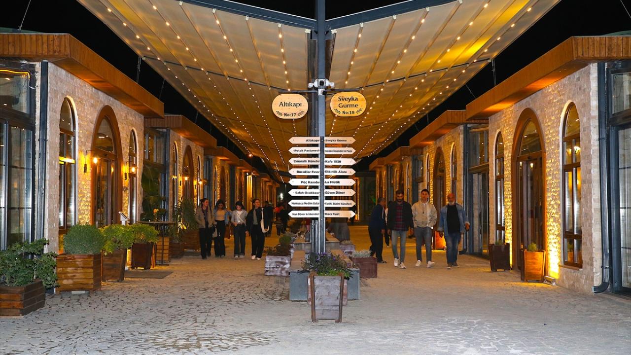 Antakya Gastronomi Çarşısı, depremzede esnafı yeniden müşterileriyle buluşturuyor 2 Antakya Gastronomi Çarşısı, depremzede esnafı yeniden müşterileriyle buluşturuyor