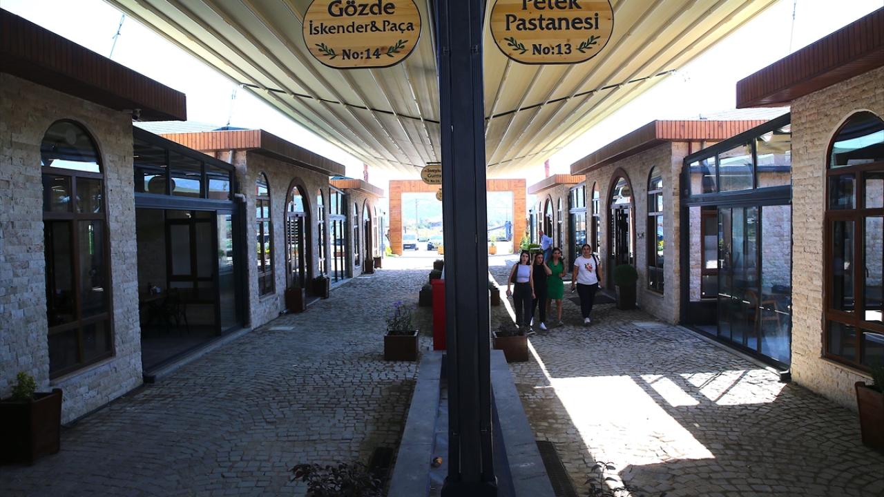 Antakya Gastronomi Çarşısı, depremzede esnafı yeniden müşterileriyle buluşturuyor 4 Antakya Gastronomi Çarşısı, depremzede esnafı yeniden müşterileriyle buluşturuyor