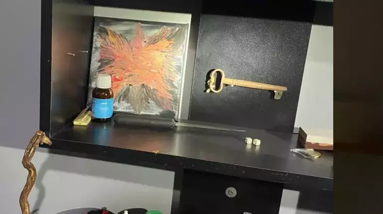 Babası, cani oğlunu tüm detaylarıyla anlattı: Odasında insanı korkutan şeytani figürler vardı! 4 Babası, cani oğlunu tüm detaylarıyla anlattı: Odasında insanı korkutan şeytani figürler vardı!