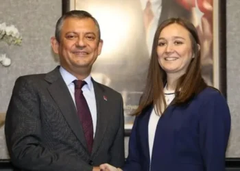 Özgür Özel, Kılıçdaroğlu’nu aradı: Yanınızdaki üç kişiye dava açıyorum