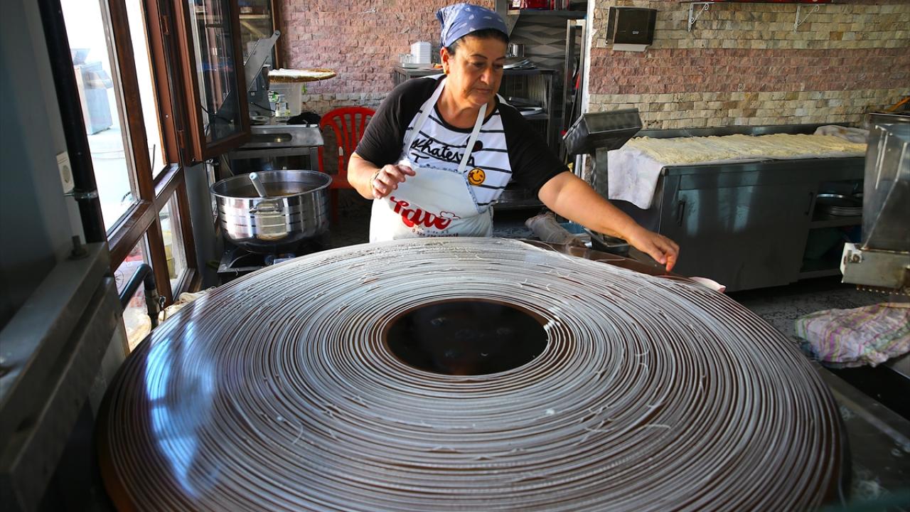 Antakya Gastronomi Çarşısı, depremzede esnafı yeniden müşterileriyle buluşturuyor 6 Antakya Gastronomi Çarşısı, depremzede esnafı yeniden müşterileriyle buluşturuyor