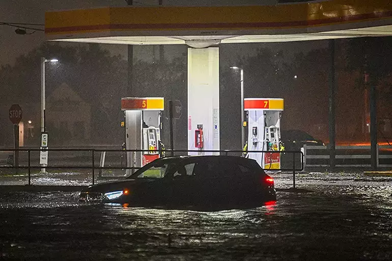 Milton Kasırgası Florida'yı yıkıp geçiyor! 5 Milton Kasırgası Florida'yı yıkıp geçiyor!