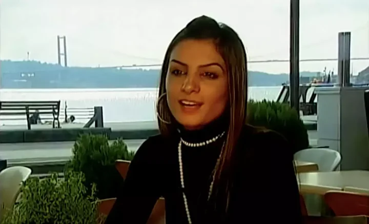 ‘Dekolte giymem’ sözleriyle hatırlanan Popstar Özlem maneviyata yöneldi, tesettüre girdi 6 ‘Dekolte giymem’ sözleriyle hatırlanan Popstar Özlem maneviyata yöneldi, tesettüre girdi