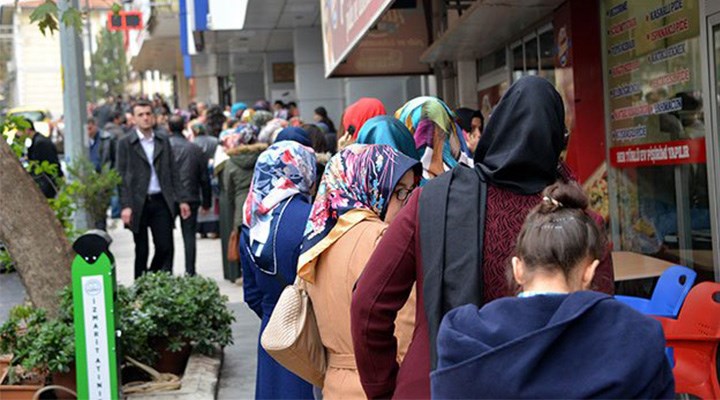 AK Parti'nin 81 ildeki araştırmasına göre vatandaş en fazla ekonomi ve adaletten şikayetçi! 3 AK Parti'nin 81 ildeki araştırmasına göre vatandaş en fazla ekonomi ve adaletten şikayetçi!
