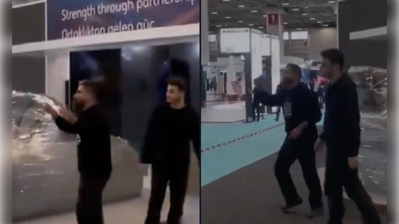 İsrail ordusuna silah tedarik eden firmayı protesto eden yazar Adem Özköse'ye gözaltı 3 İsrail ordusuna silah tedarik eden firmayı protesto eden yazar Adem Özköse'ye gözaltı