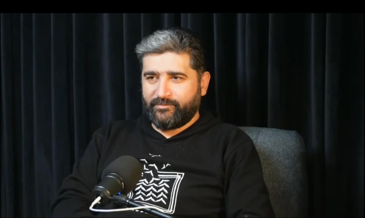 İsrail ordusuna silah tedarik eden firmayı protesto eden yazar Adem Özköse'ye gözaltı 4 İsrail ordusuna silah tedarik eden firmayı protesto eden yazar Adem Özköse'ye gözaltı