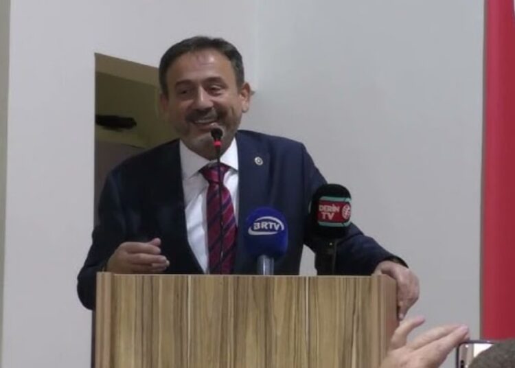 AK Parti'li vekil eleştirilere böyle yanıt verdi: O yolları baban mı açtı? 1 AK Parti’li vekil eleştirilere böyle yanıt verdi: O yolları baban mı açtı?