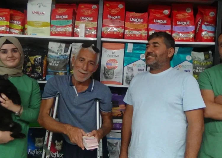 Balık kokusu ’60 bin TL’ kazandırdı: Kedinin sahibi nakit olarak getirdi