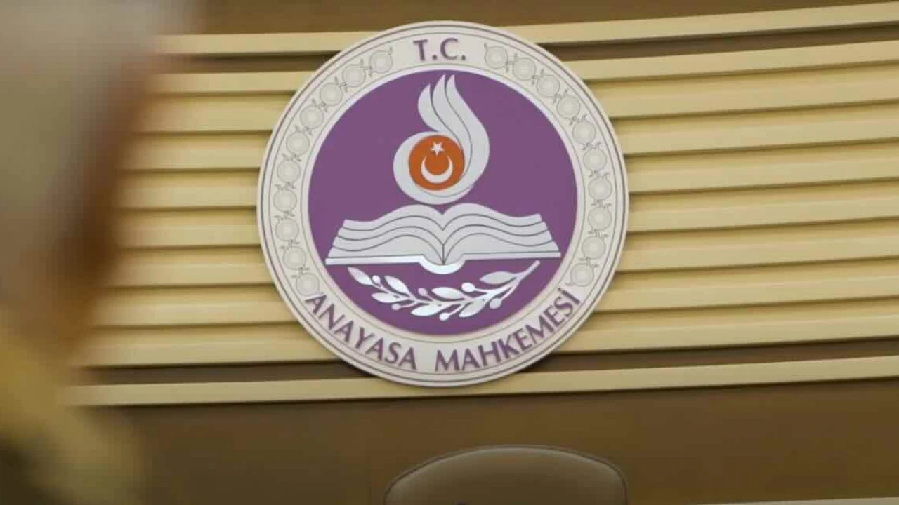 AYM'den göreve iade edilen KHK'lılarla ilgili yeni karar! Tazminat alabilecekler 3 AYM'den göreve iade edilen KHK'lılarla ilgili yeni karar! Tazminat alabilecekler