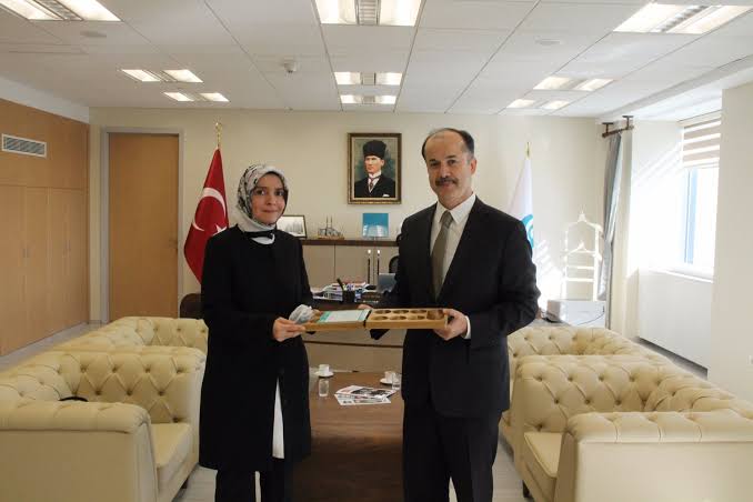 Fatma Betül Sayan’ın kardeşi, Bahreyn (Manama) büyükelçisi olarak atandı 3 Fatma Betül Sayan’ın kardeşi, Bahreyn (Manama) büyükelçisi olarak atandı
