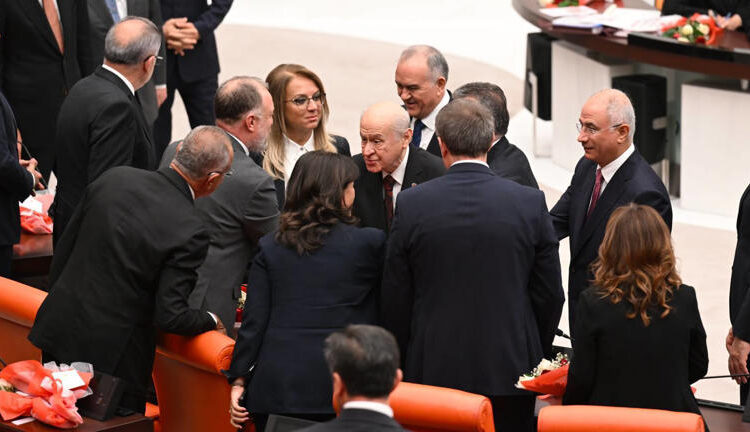 Yıldıray Oğur: Bahçeli, muhtemelen MİT'in yürüttüğü bir müzakere sürecinin yüzü oldu 1 Yıldıray Oğur: Bahçeli, muhtemelen MİT’in yürüttüğü bir müzakere sürecinin yüzü oldu
