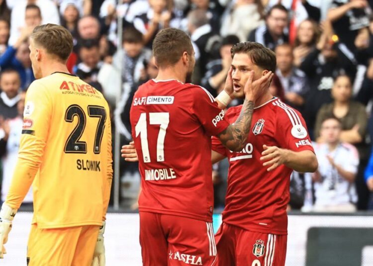 Beşiktaş, Konyaspor engelini 2 golle geçti 1 Beşiktaş, Konyaspor engelini 2 golle geçti