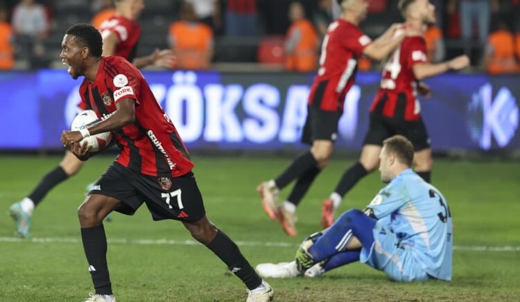 Beşiktaş, Antep deplasmanında 2 puanı uzatmada bıraktı 1 Beşiktaş, Antep deplasmanında 2 puanı uzatmada bıraktı