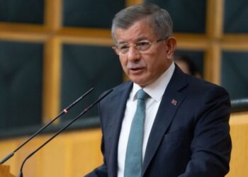 Davutoğlu’ndan ‘çözüm süreci’ çıkışı: “Taktik bir manevra yapıyorlarsa karşı oluruz”