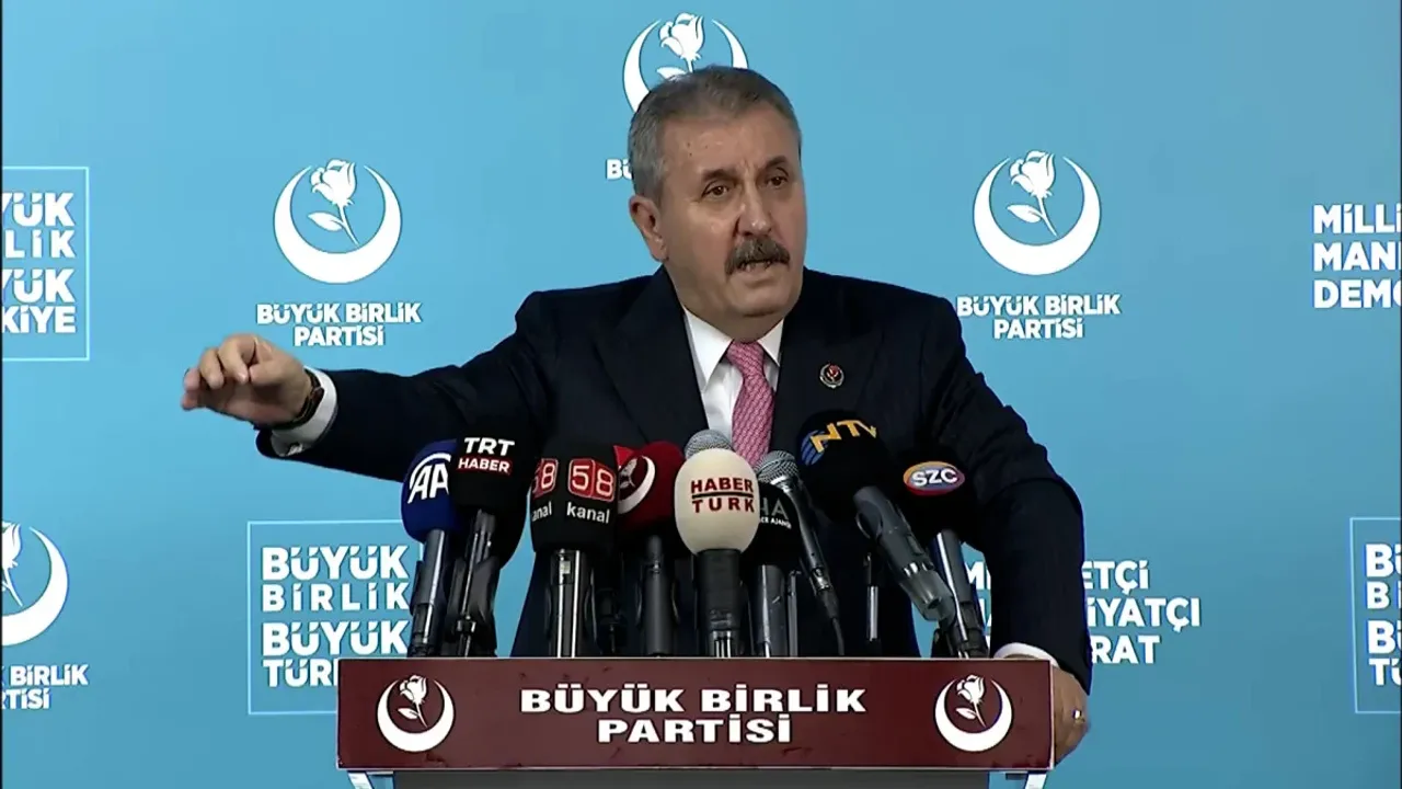 BBP’li Destici yeni vergileri böyle savundu: 750 lirayı vermeyen DEM’lidir, Ermeni’dir, Yunan’dır! 2 BBP’li Destici yeni vergileri böyle savundu: 750 lirayı vermeyen DEM’lidir, Ermeni’dir, Yunan’dır!