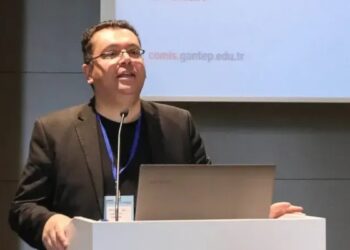 Profesör, kadına şiddetten tutuklandı
