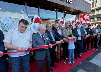AK Parti’de Burger King krizi: Rize’deki açılışa katılan başkanlar disipline sevk edildi
