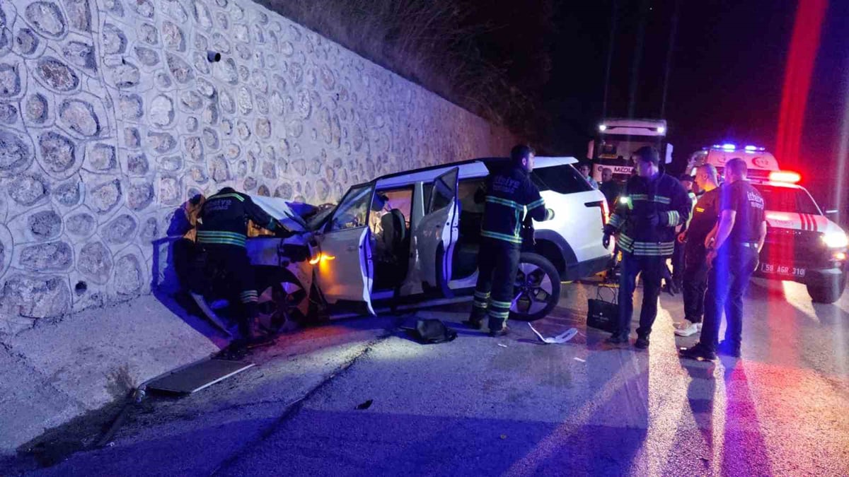 Kongre dönüşü feci kaza: 2 doktor hayatını kaybetti