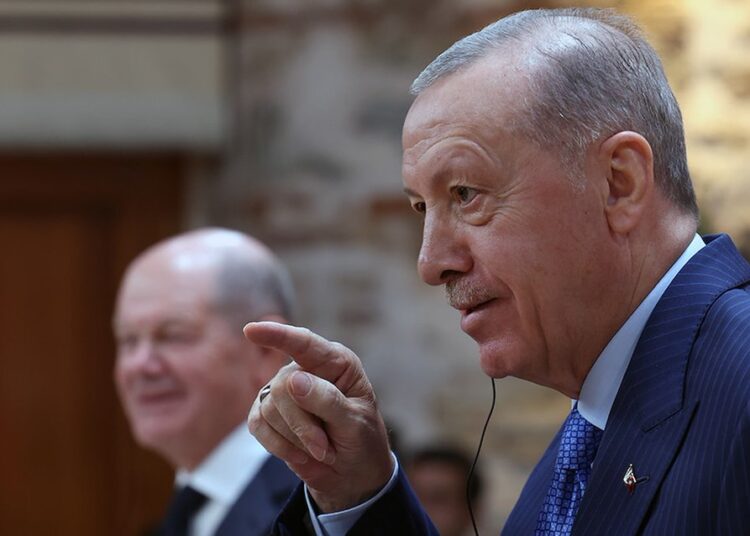 Scholz ile görüşen Erdoğan'dan mülteci açıklaması: Kapımız açık 1 Scholz ile görüşen Erdoğan’dan mülteci açıklaması: Kapımız açık
