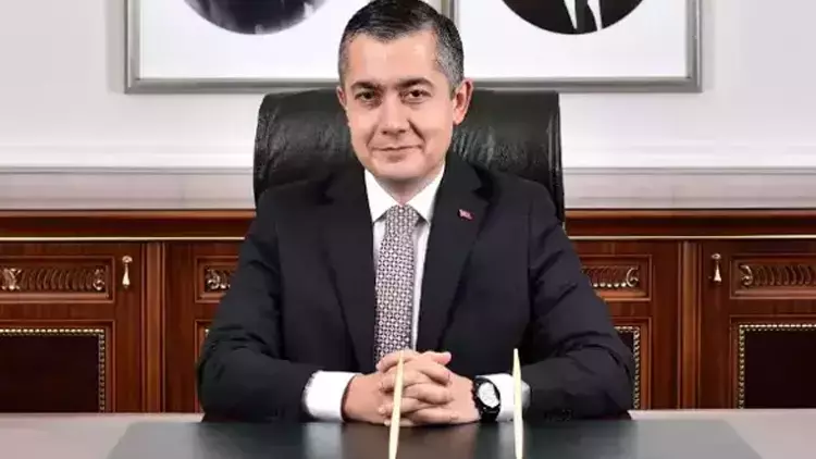 Esenyurt Belediyesi'ne atanan Can Aksoy kimdir? 1 Esenyurt Belediyesi kayyumu ilk olarak Ahmet Özer’in fotoğraflarını kaldırttı